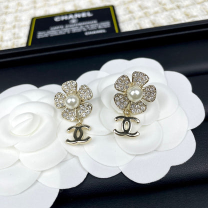 CC Flower-shaped Diamond Stud Earrings
