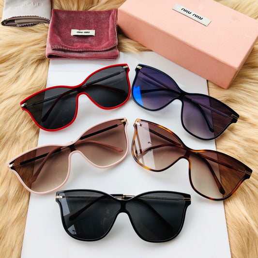 SMU35 Sunglasses for Women with Sleek One-Piece Frame and Stylish Surface Material