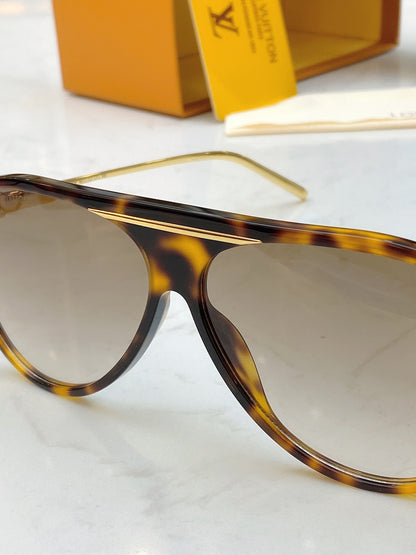 LV Blackwood Sunglasses with Pilot-style Design and LV Lettering on Metal Hinges