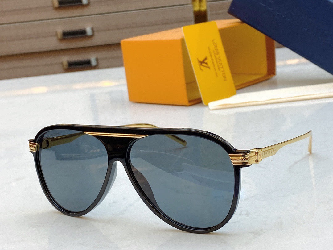 LV Blackwood Sunglasses with Pilot-style Design and LV Lettering on Metal Hinges